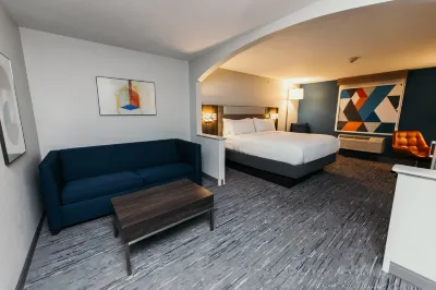 Holiday Inn Express & Suites Urbandale des Moines Các khách sạn gần Paragon Prairie Tower