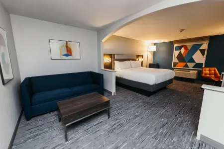 Holiday Inn Express & Suites Urbandale des Moines Отели в г. Граймс