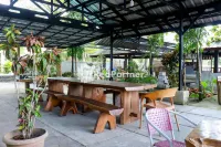 Sahabat Pantai Guest House Mitra RedDoorz Hotels near Pulau Kelayang