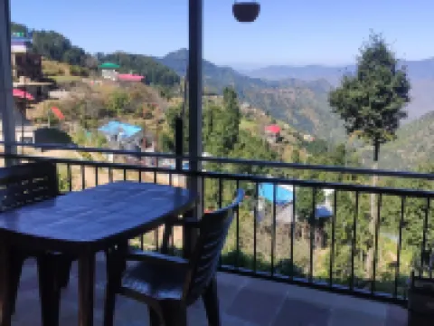 Sunrise Resort Hotels in Kempty Range