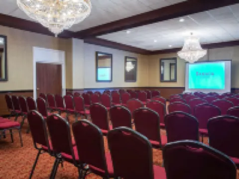 รามาดา บายวินด์แฮม สนามบินแทมปา เวสต์ชอร์ เซาาท์ โรงแรมในแทมปา