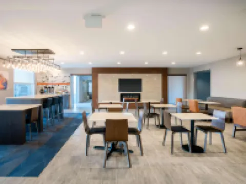 La Quinta Inn & Suites by Wyndham Montgomery Hotels in Montgomery