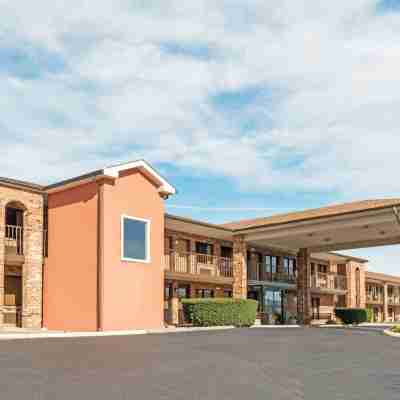 Days Inn by Wyndham New Market Battlefield Hotel Exterior