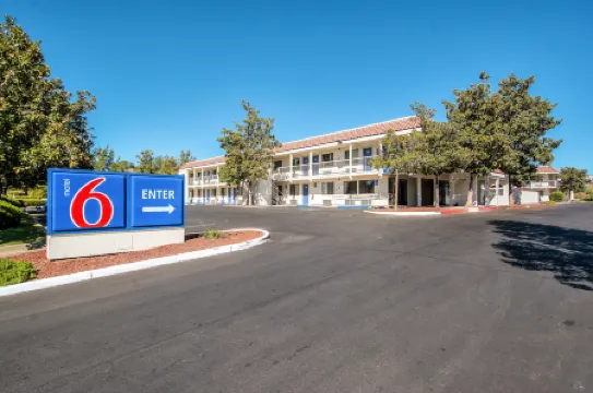 Motel 6 Redding, CA - South