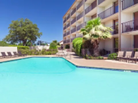 Howard Johnson by Wyndham Arlington Ballpark / Six Flags Hoteles en Arlington