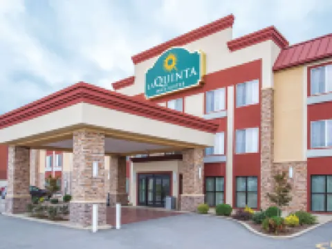 La Quinta Inn & Suites by Wyndham O'Fallon, IL - St. Louis Hotels in OFallon