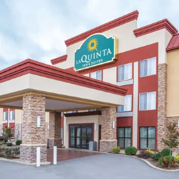 La Quinta Inn & Suites by Wyndham O'Fallon, IL - St. Louis
