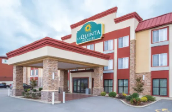 La Quinta Inn & Suites by Wyndham O'Fallon, IL - St. Louis