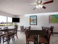 Howard Johnson by Wyndham Vero Beach/I-95 Hotels in Indian River County