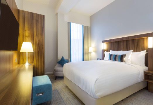 1. 코트야드 바이 ..