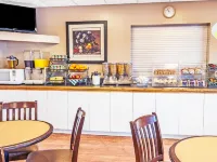 Super 8 by Wyndham Edmonton South - breakfast