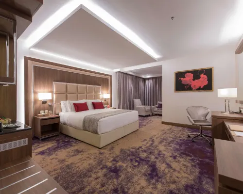 Ramada by Wyndham Continental Jeddah Hotels near King Saud Mosque