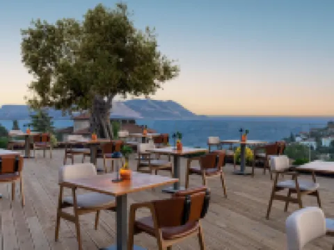 โรงแรมราดิสันบลู กาส โรงแรมในคาช