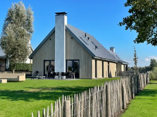 Oesterdam Resort Hotels in Tholen