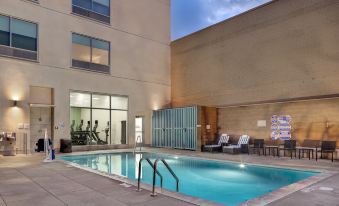 Holiday Inn Express & Suites Glendale Downtown