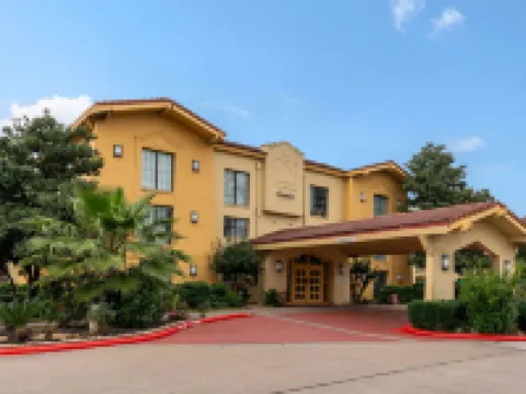 Super 8 by Wyndham The Woodlands North Hotels in Shenandoah