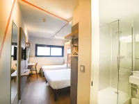 Ibis Budget Poitiers Site du Futuroscope - ที่มีบาร์