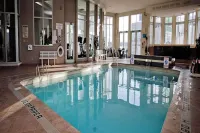 Travelodge by Wyndham Niagara Falls Fallsview - Swimmingpools