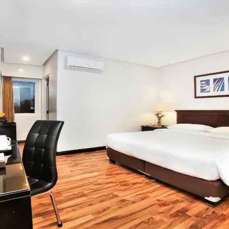 Court Meridian Hotel & Suites