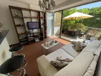 Great Deal Duplex in Siwar, 3 Bedrooms, minimum 28 days, pool, electricity 24/7. Hotels in 