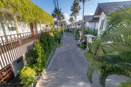 Sanur Art Villas Отели рядом с достопримечательностью «Kampus FKIP UNMAS»