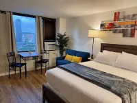 Cozy condo at Hawaiian monarch- free parking, no resort fee, near beaches, shop