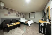 Luxe Hotel