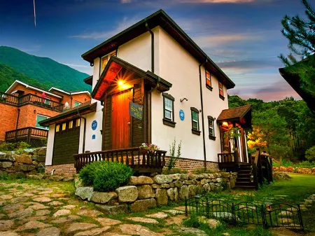 Yangpyeong Deulkkothyanggi Meomuneungot Pension Отели рядом со станцией Yongmun Station