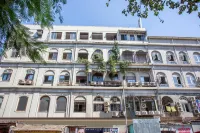 One Step Hostel Hotels near National Gallery of Modern Art