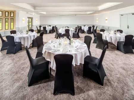 Cambridge Belfry Hotel & Spa Отели рядом с достопримечательностью «Мемориальный камень для Сюй Чжимо»