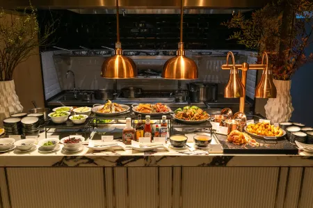 InterContinental Bangkok Sukhumvit Отели рядом с достопримечательностью «Wat Thung Setthi»