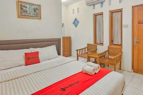 RedDoorz Near Alun Alun Cianjur Hotels in Karangtengah