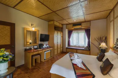 Coral Hotel Bangsaphan Các khách sạn gần Wat Thung Maphrao School