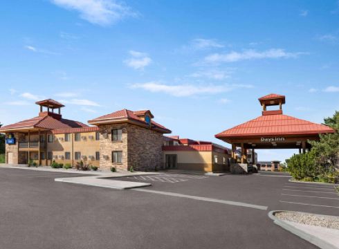 Days Inn & Suites by Wyndham Bozeman