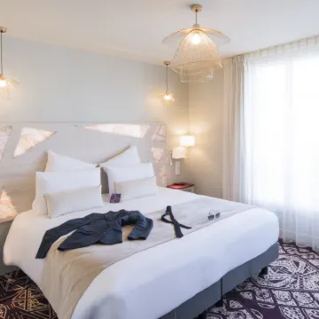 Hôtel Mercure Paris Pont de Levallois Neuilly Hotels near LVMH Fragrance Brands