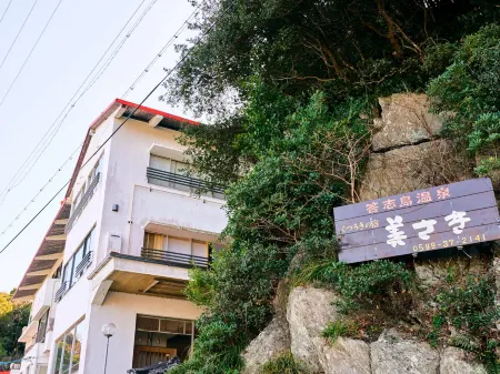 Misaki Отели рядом с достопримечательностью «Tōshijima»