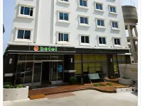 Penghu Royal Hotel Hotels near Xiying Rainbow Bridge