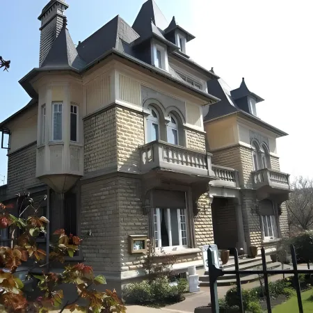 Le Castel Guesthouse
