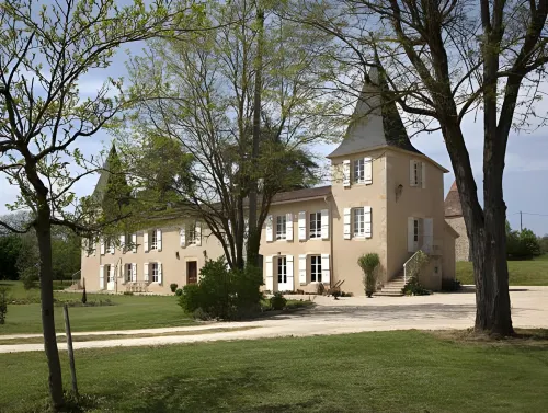 Maison d'hôtes de Charme les Bruhasses Hotels in Terraube