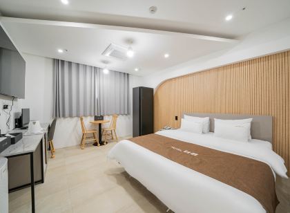 Goesan Hotel the King