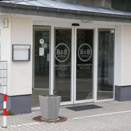 B&B Hotel Berlin-Adlershof Отели рядом с достопримечательностью «Шоневайде»