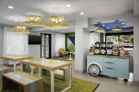 Spark by Hilton Atlanta Cumberland Ballpark - مسبح