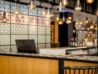 Motel One Madrid-Plaza de España Hotel berhampiran Edificio Espana