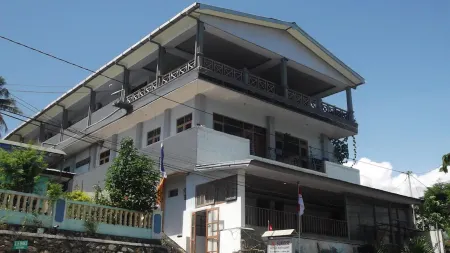 Sunrise Hotel Labuan Bajo Отели рядом с достопримечательностью «Pede Beach»