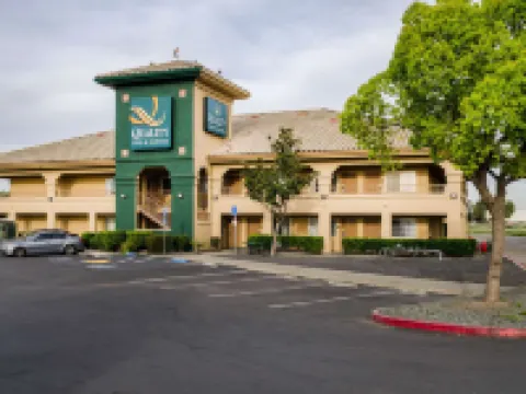 Quality Inn & Suites Lathrop Hotels in Lathrop