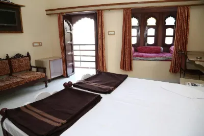 Jee Ri Haveli Hotels near Shri Dau Dayal Prabhu Temple श्री दाऊ दयाल प्रभु मंदिर