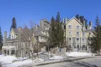 Ermitage du Lac Hotels near Roots