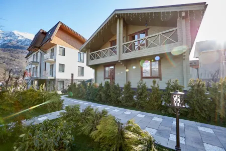 HILLS POLYANA Hotel & SPA (ХИЛЛС ПОЛЯНА Хотел энд СПА)