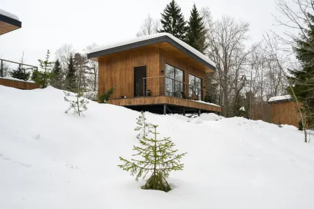 Lesnoy Voskhod Chalet Отели рядом с достопримечательностью «Старый дом»