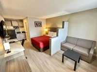 Econo Lodge Inn & Suites Hotels in Pincher Creek
